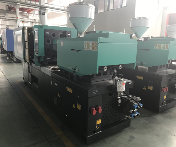 Dubbele Cilinderenergie - besparingsinjectie het Vormen Machine 210T - 430G-Roestvrij staalvultrechter